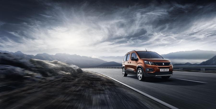  Peugeot Rifter GT Line 2018 года  (WW) (фото 2 из 43)